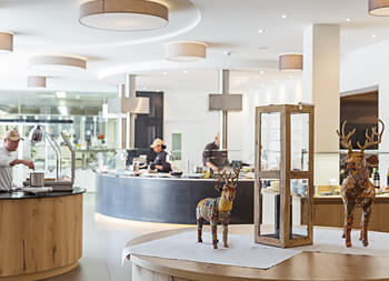 Restaurants & Bars