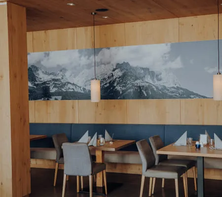 2 - 02_RESTAURANT_FOTOKARUSSELLMELANIE_RAMONA_HINT