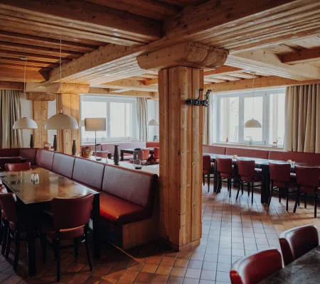 4 - 02_RESTAURANT_FOTOKARUSSELLMELANIE_RAMONA_HINT