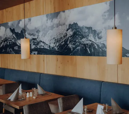 11 - 02_RESTAURANT_FOTOKARUSSELLMELANIE_RAMONA_HIN