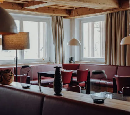 5 - 02_RESTAURANT_FOTOKARUSSELLMELANIE_RAMONA_HINT