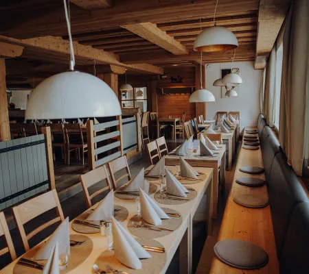 13 - 02_RESTAURANT_FOTOKARUSSELLMELANIE_RAMONA_HIN