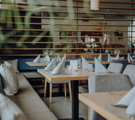 12 - 02_RESTAURANT_FOTOKARUSSELLMELANIE_RAMONA_HIN