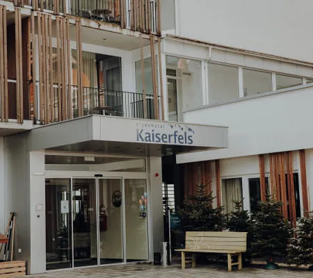 8 - 01_OUTDOOR_FOTOKARUSSELLMELANIE_RAMONA_HINTNER