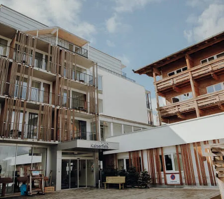 12 - 01_OUTDOOR_FOTOKARUSSELLMELANIE_RAMONA_HINTNE