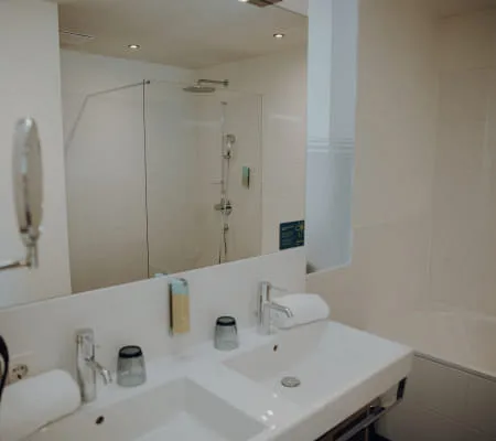 3 - 10_ZIMMER_402_FOTOKARUSSELLMELANIE_RAMONA_HINT