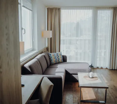 2 - 10_ZIMMER_402_FOTOKARUSSELLMELANIE_RAMONA_HINT